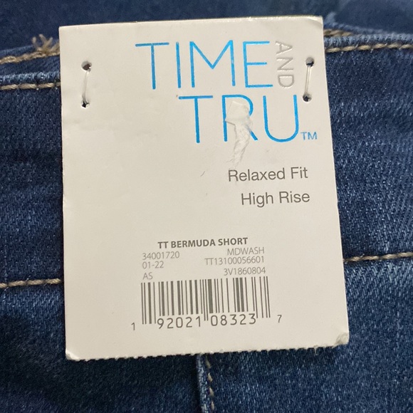 Both fashionable and functional, Bermuda Utility Shorts 10” inseam - Picture 6 of 9